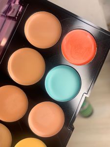 Hilary Rhoda Concealing And Contour Palette
