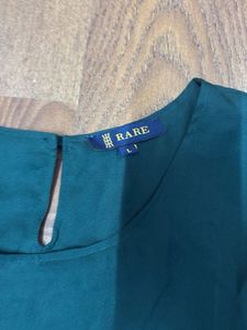 Chic Green Scalloped Hem Top