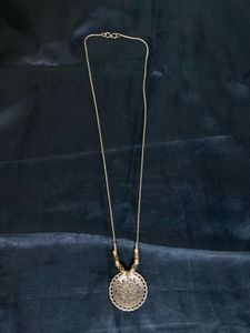 Elegant Vintage Style Dual Toned Necklace