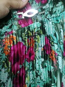 Floral Print Pleated Top.