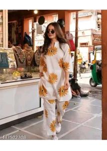 Stylish Sunflower Print Kurta Set