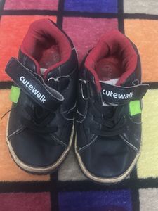 baby hug cute walk shoes