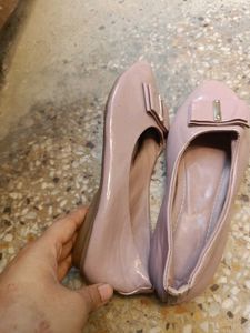 Elegant Ballerinas with Bow Detail