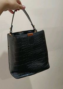Elegant Croc pattern crossbody/ sling bag
