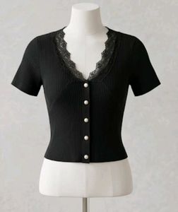 Chic Black Lace Trim Cropped Top