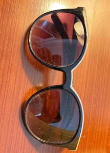 Stylish Black Cat-Eye Sunglasses