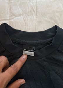 Nike downshoulder Black T-Shirt