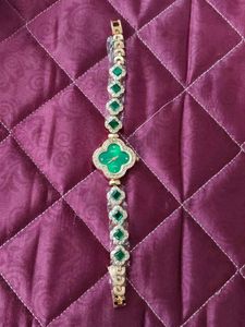 Elegant Green Clover Watch