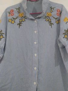 Good Offer 🤩Women's Shirt💙🤍