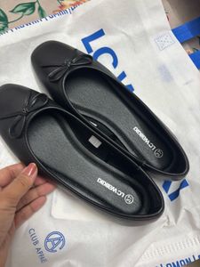 Classic Black Ballerina Flats with Bow Detail