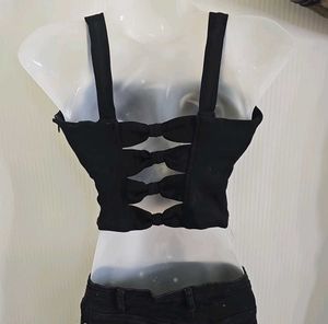 Black Sleeveless Crop Top