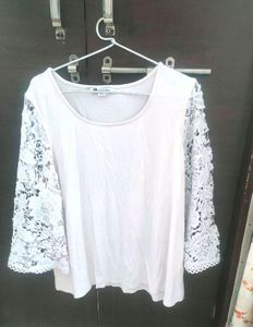 T-SHIRT for girls/women with beautiful sleeves