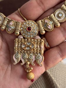 Exquisite Kundan &amp; Pearl Necklace Set