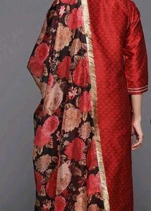 Elegant Red Floral Print Kurta Set
