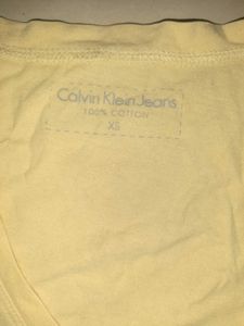 💎 Authentic Calvin Klein Jeans XS V-Neck Tee