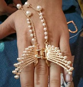 Stylish Pearl Butterfly Hair Clutcher