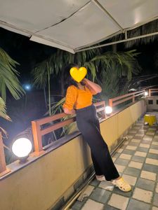 Mustard yellow puff sleeve top 💛