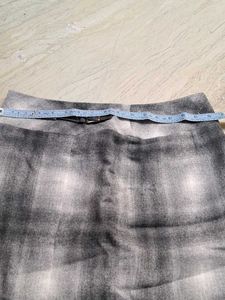 Chic Black Top &amp; Plaid Skirt Set