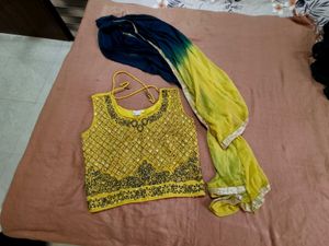 Beautiful lehenga choli with dupatta n having yell