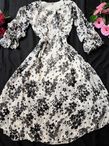 Chic Floral Print Pleated Dress