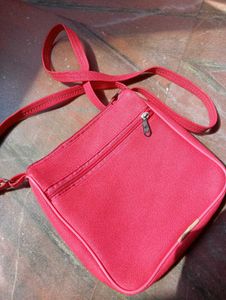 🚫 Free delivery..Chic Red Crossbody Bag