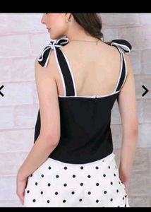 Chic Black Tie-Shoulder Crop Top💗