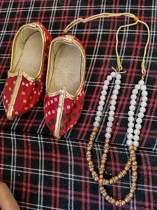 Red Ethnic Mojari with Pearl Necklace