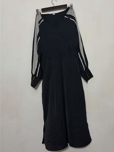 Chic Black V-Neck Midi Dress