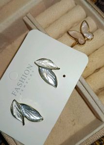 Charming 🩷  Butterfly Ring and leaf stud earring