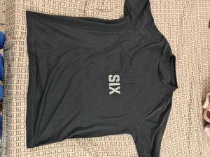 8 Bundle of Men's T-Shirts