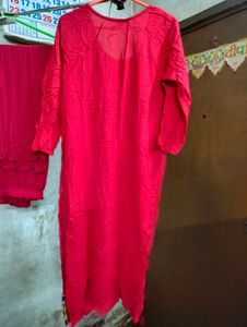 Red kurta pant sets.