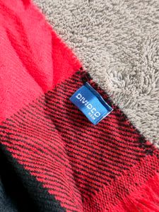 H&amp;M Red &amp; Black Plaid Scarf