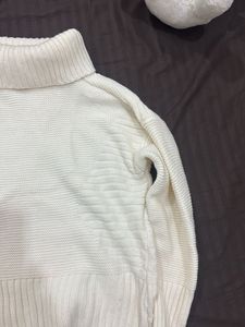 Oversized Korean White Sweater – Size Medium 🤍