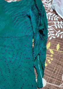 Green Ethnic Kurta with Purple Bandhani Print