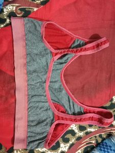 Comfortable Red &amp; Gray Sports Bra