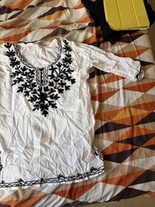 combo sale there. red&amp;white kurti