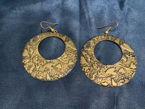 Boho Dangle Earrings With Floral Pattern