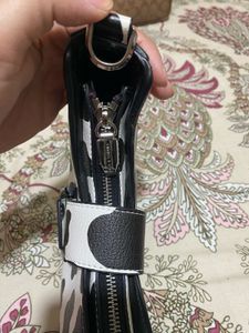 itzy by charles and keith- slightly use