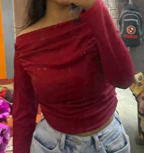 Offshoulder Chic Top