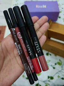 Set of 4 Matte Lip Liners