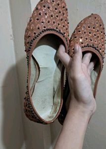Embroidered Jutti Flats
