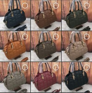 select any one handbag with Long Belt.rates fix.so not need any offer