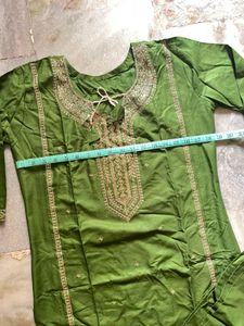Elegant Green Kurta Set with Intricate Embroidery