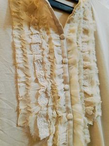 🇳🇿💫🎀Elegant Ruffled Cream Top