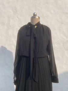 Women black classy dress