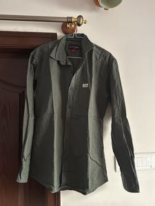 Men's Solid Color Button-Down Shirt