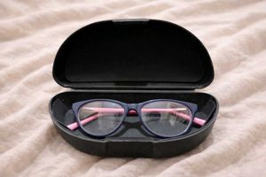 Cat-Eye Eyeglass Frame with Case