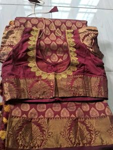 Elegant Maroon &amp; Gold kanchipuram Saree &amp; blouse