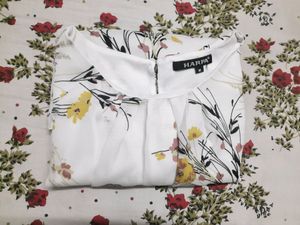 💥PRICE DROP!!🆕️Beautiful Off White Top