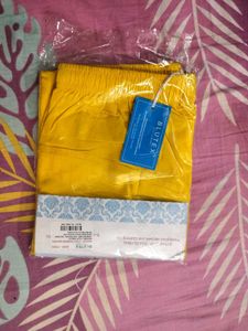 Yellow leggings brand New super comfy 💛